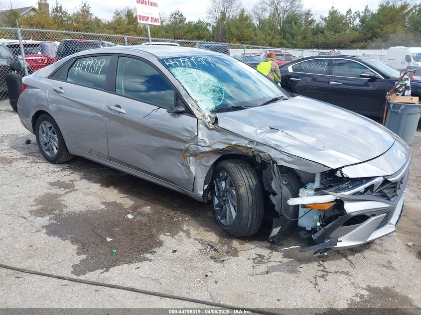 2025 HYUNDAI ELANTRA HYBRID auction photo 1