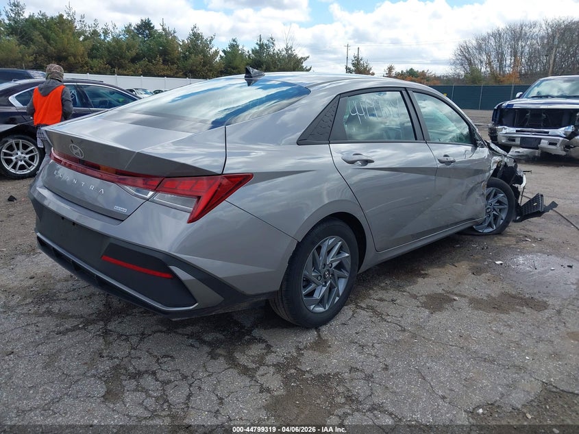 2025 HYUNDAI ELANTRA HYBRID auction photo 4