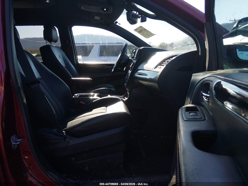 2014 Chrysler Town & Country S