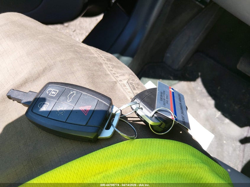 2013 Volvo C70 T5 VIN: YV1672MCXDJ141917 Lot: 44799774