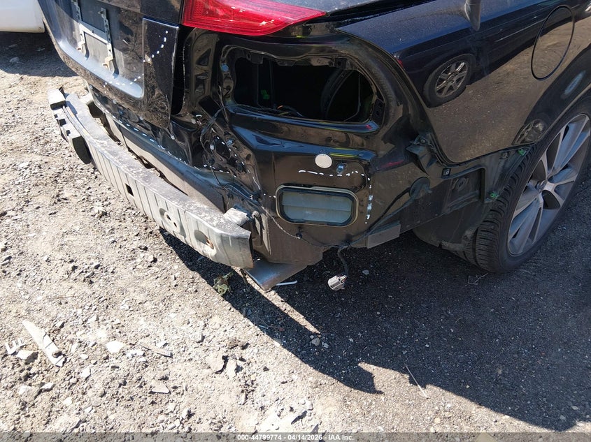 2013 Volvo C70 T5 VIN: YV1672MCXDJ141917 Lot: 44799774