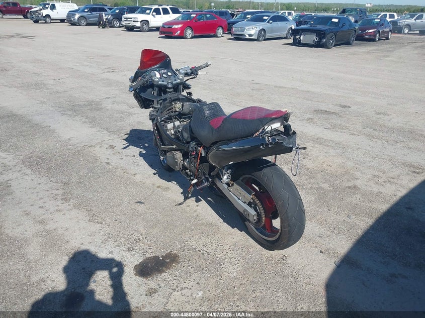 2006 Suzuki Gsx750 F VIN: JS1GR7GA262101592 Lot: 44800097