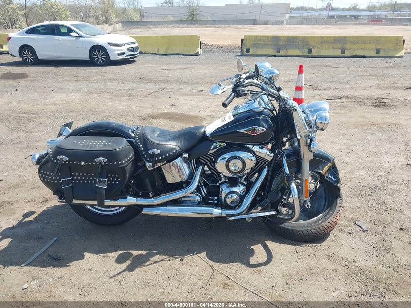 2013 Harley-Davidson Flstc Heritage Softail Classic VIN: 1HD1BWV17DB047778 Lot: 44800181
