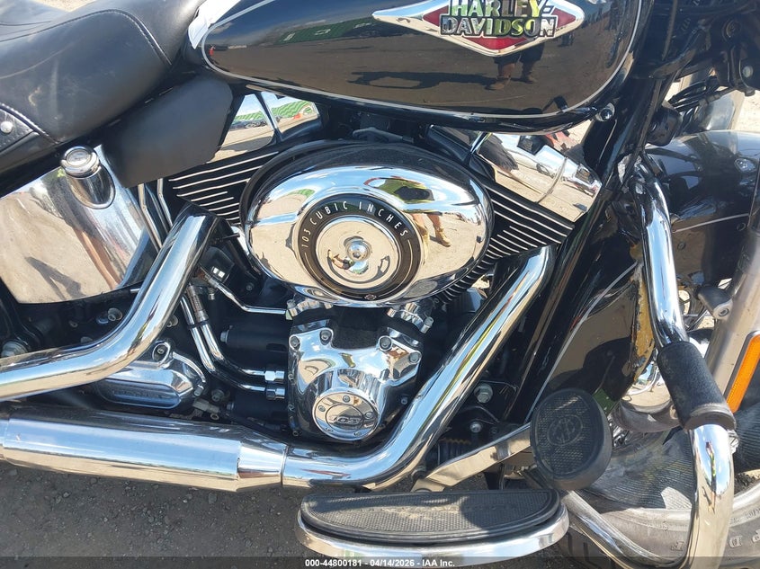 2013 Harley-Davidson Flstc Heritage Softail Classic VIN: 1HD1BWV17DB047778 Lot: 44800181