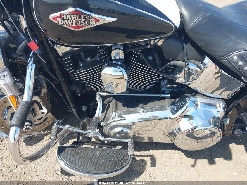 2013 Harley-Davidson Flstc Heritage Softail Classic VIN: 1HD1BWV17DB047778 Lot: 44800181