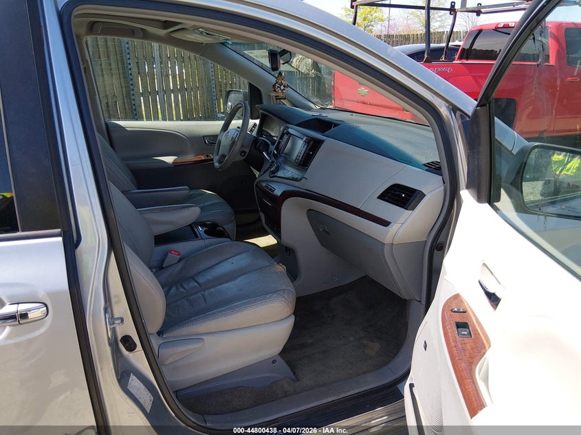 2011 Toyota Sienna Xle V6