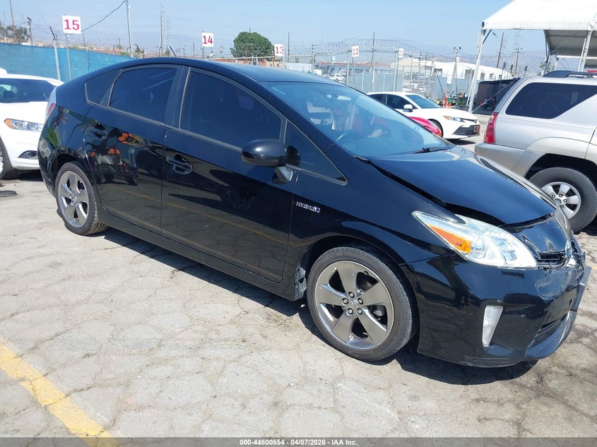 2013 TOYOTA PRIUS THREE SE