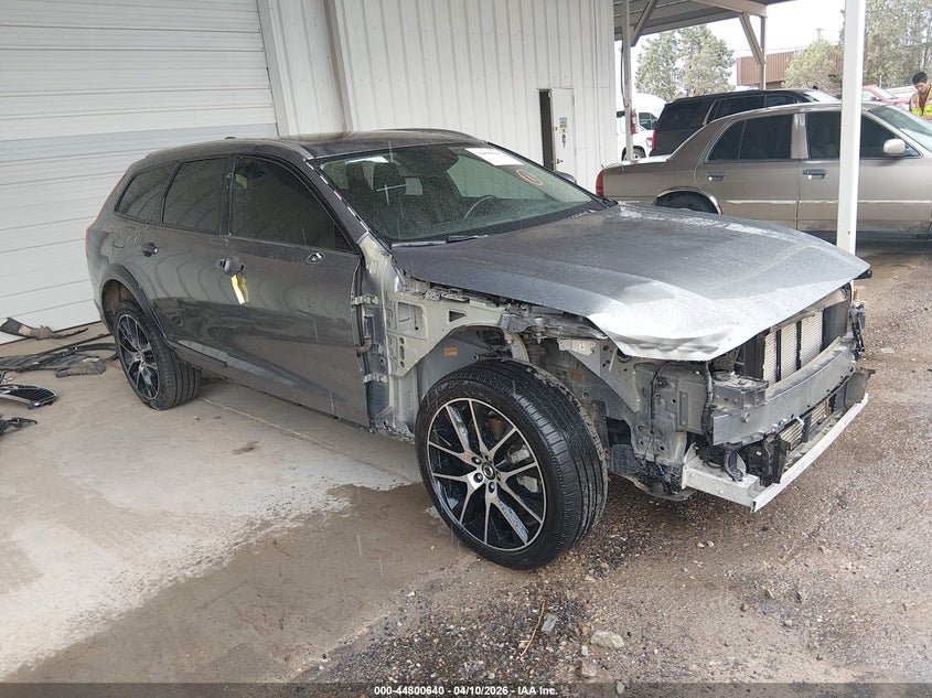 2019 Volvo V90 Cross Country T6