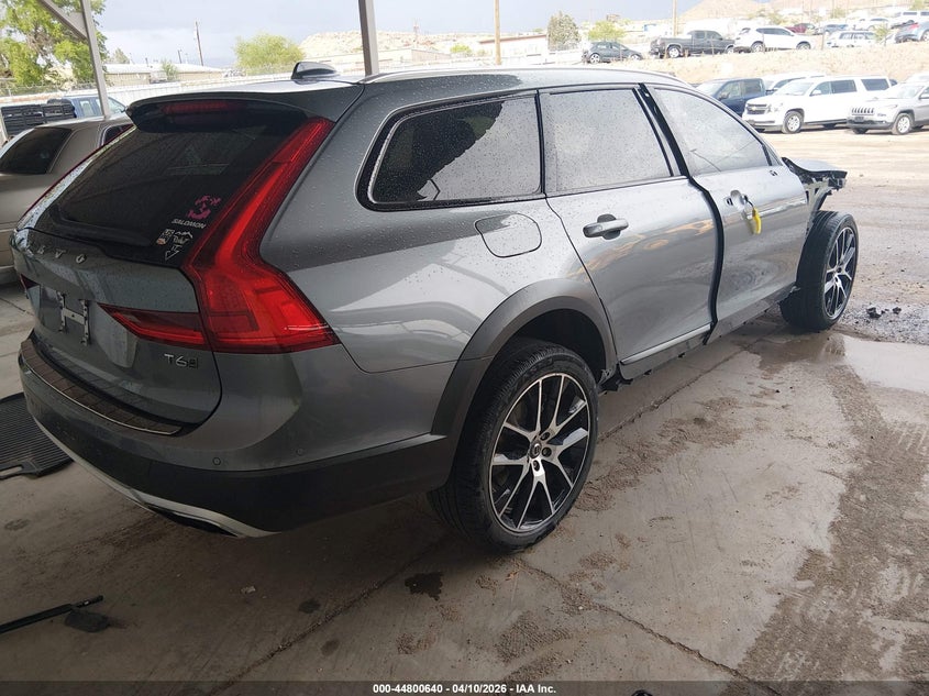 2019 Volvo V90 Cross Country T6
