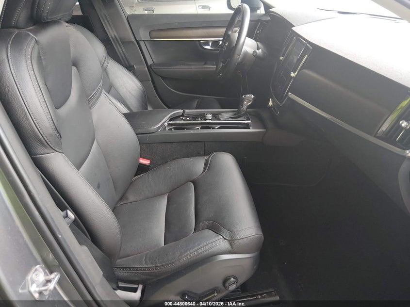 2019 Volvo V90 Cross Country T6