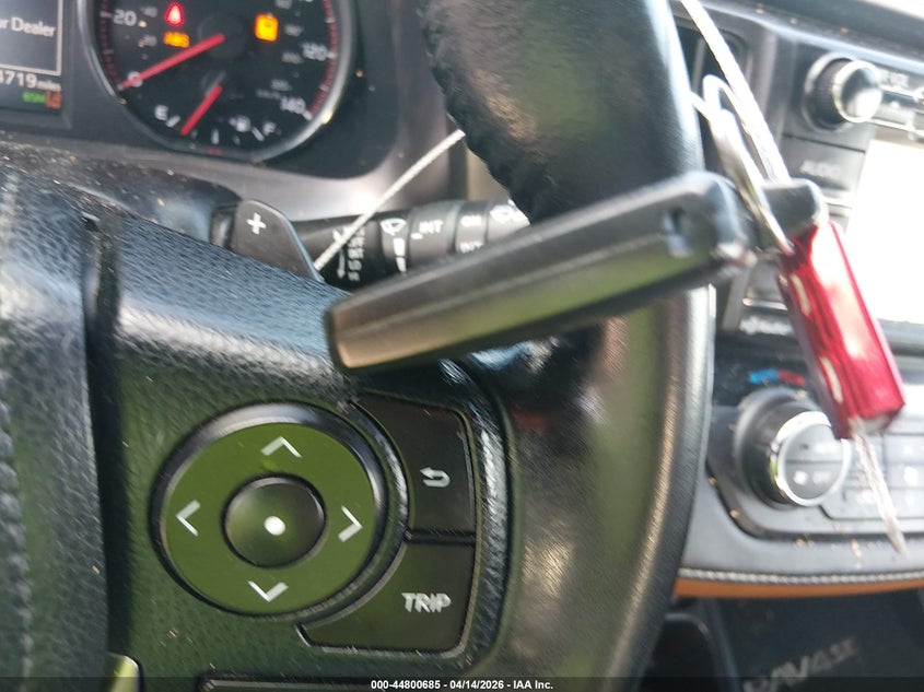 VIN JTMNFREV9JJ157437 2018 TOYOTA RAV4 SE