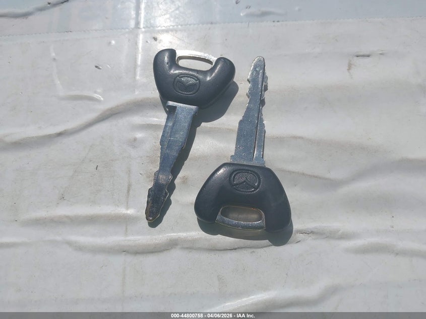 2000 Mazda Mx-5 Miata Ls/Special Edition VIN: JM1NB3538Y0152933 Lot: 44800758