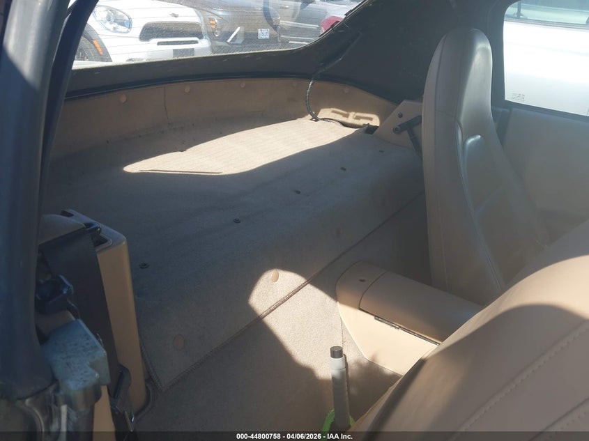 2000 Mazda Mx-5 Miata Ls/Special Edition VIN: JM1NB3538Y0152933 Lot: 44800758