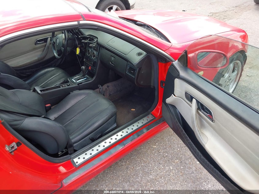 2000 Mercedes-Benz Slk 230 Kompressor VIN: WDBKK47F9YF159742 Lot: 44801016