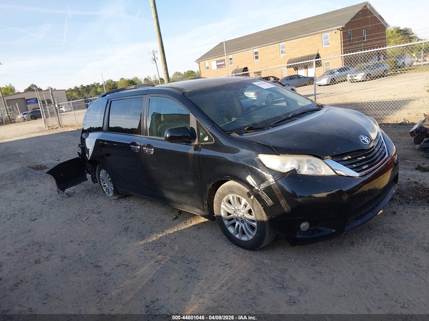 2017 Toyota Sienna Xle 8 Passenger