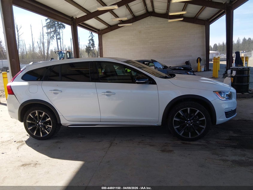 2017 Volvo V60 Cross Country T5 VIN: YV440MWK0H1026022 Lot: 44801150