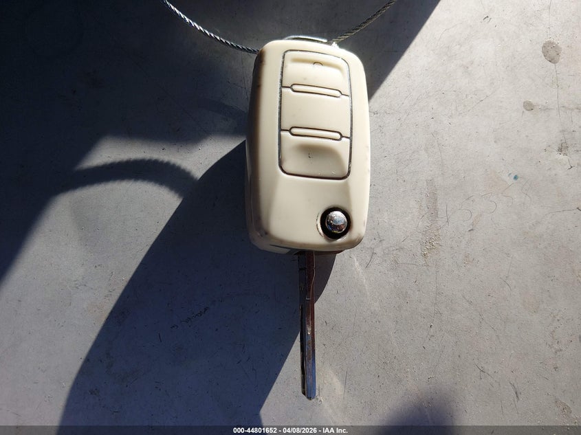 2010 Volkswagen New Beetle 2.5L Final Edition VIN: 3VWRG3AL4AM007431 Lot: 44801652