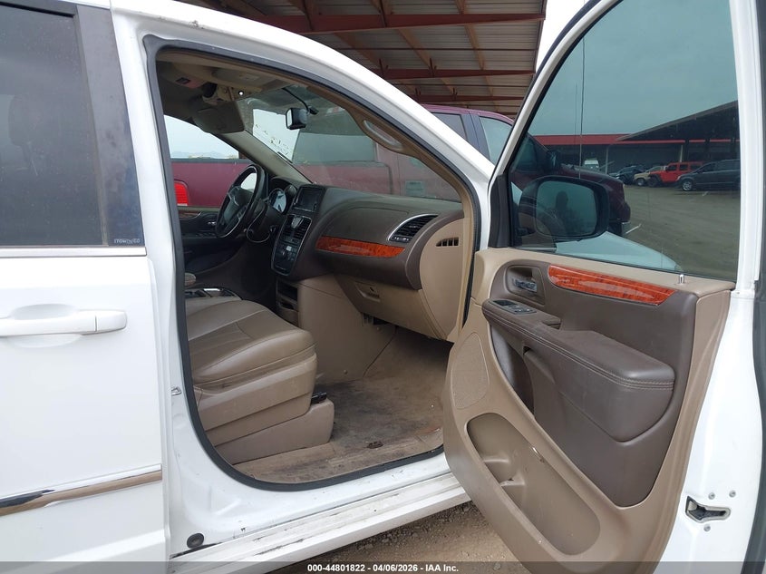 2014 Chrysler Town & Country Touring