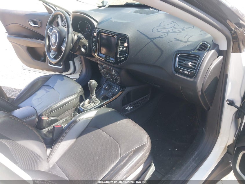 3C4NJDCB9KT735458 2019 Jeep Compass 2.4 Limited 4X4 white