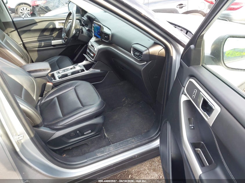 1FMSK8DH8NGA68235 2022 Ford Explorer 2.3 Xlt silver