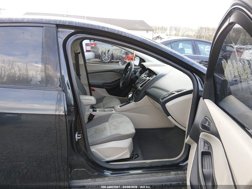 1FAHP3F29CL380893 2012 Ford Focus 2.0 Se black