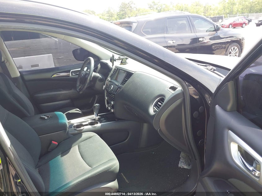 2017 Nissan Pathfinder Sv