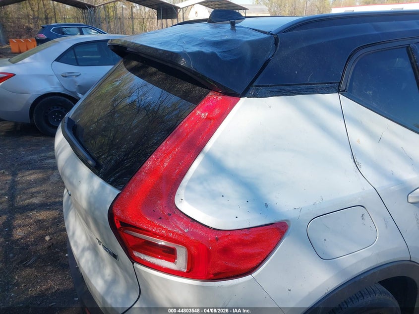2019 Volvo Xc40 T5 R-Design VIN: YV4162UM8K2123285 Lot: 44803548