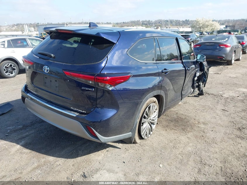 2021 Toyota Highlander Hybrid Platinum