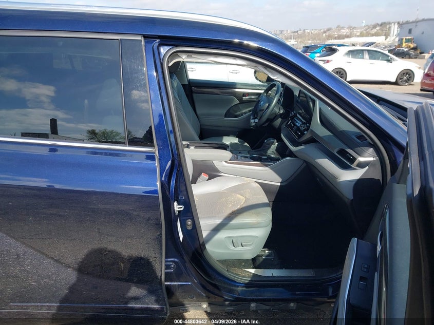 2021 Toyota Highlander Hybrid Platinum