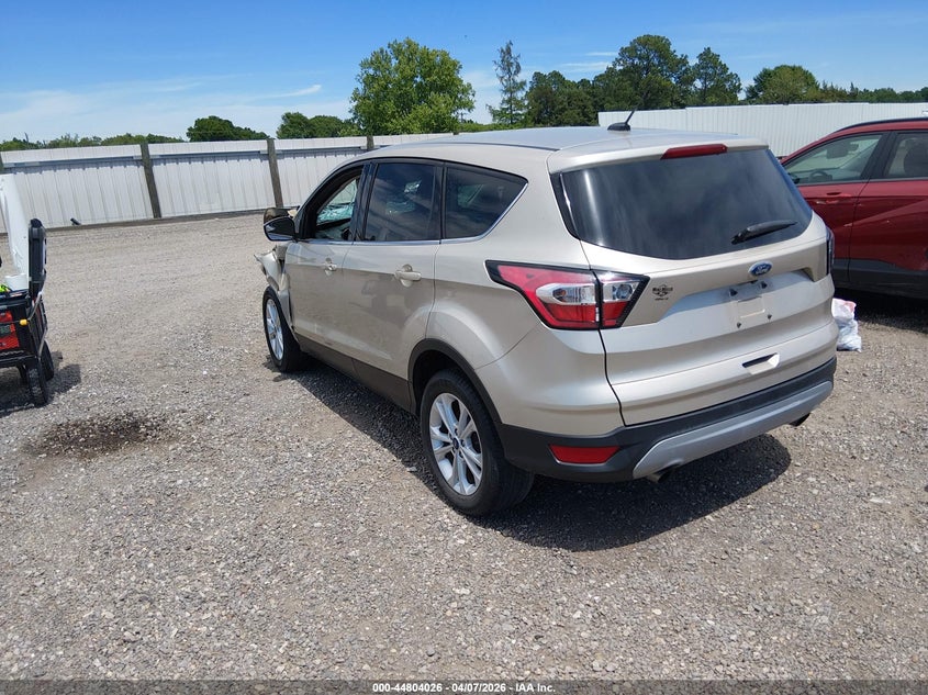 VIN 1FMCU0GD4HUE51684 2017 FORD ESCAPE SE