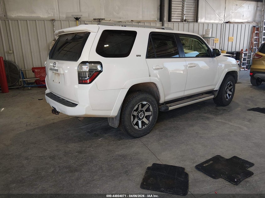 Vin: jtebu5jr2h5426077, lot: 45301339, toyota 4runner sr5 premium 20174