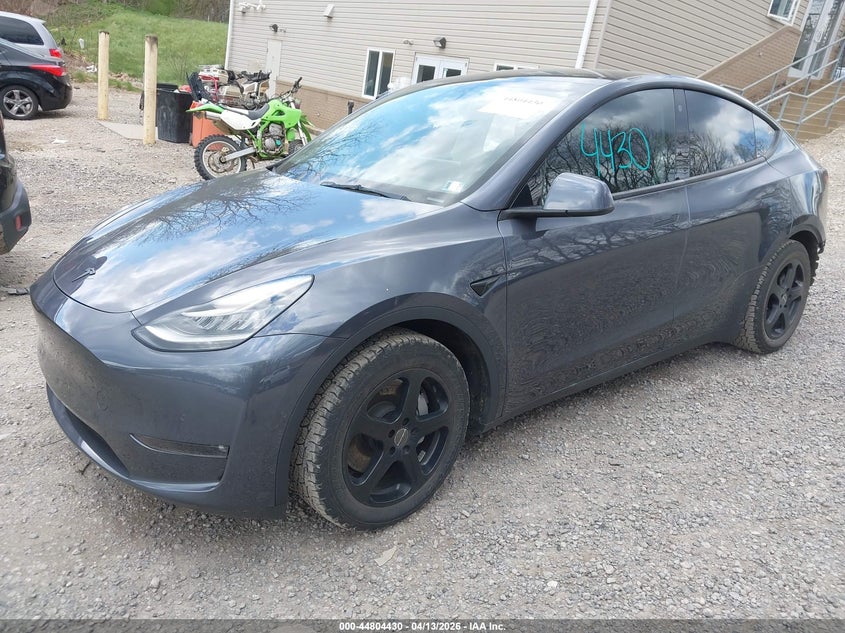 2022 Tesla Model Y Long Range Dual Motor All-Wheel Drive