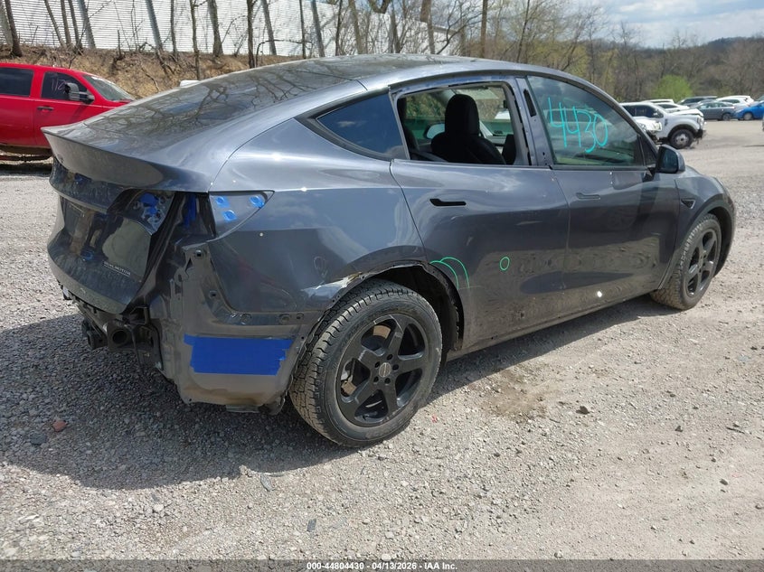 2022 Tesla Model Y Long Range Dual Motor All-Wheel Drive