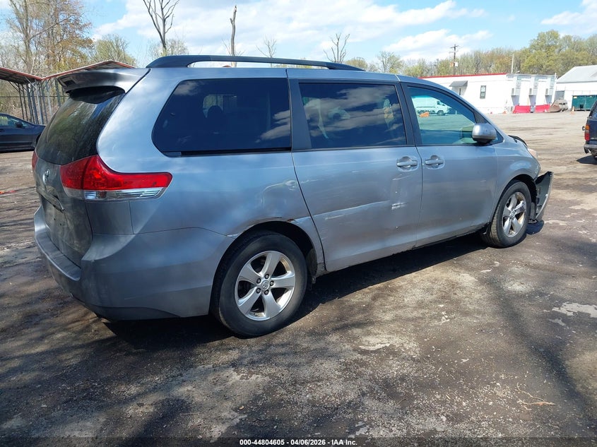 2013 Toyota Sienna Le V6 8 Passenger