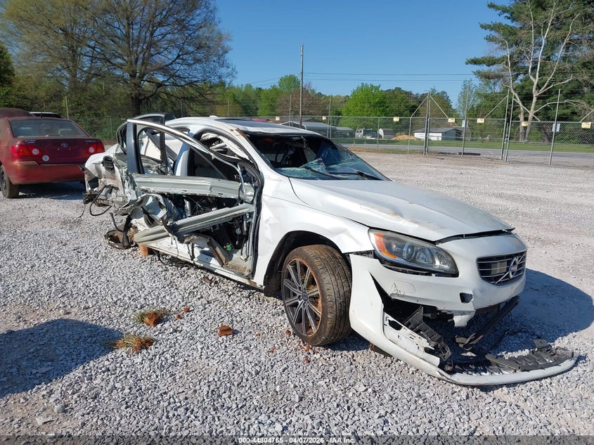 Vin: yv149mfm8f1343032, lot: 45302033, volvo s60 t6 platinum 2015 img_1