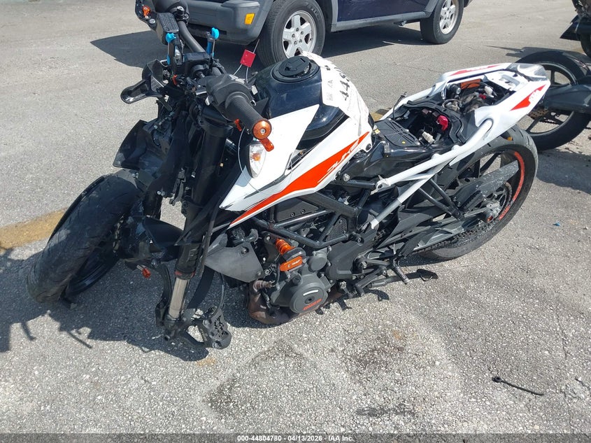 2022 Ktm 390 Duke VIN: MD2JPJ407NC235642 Lot: 44804780