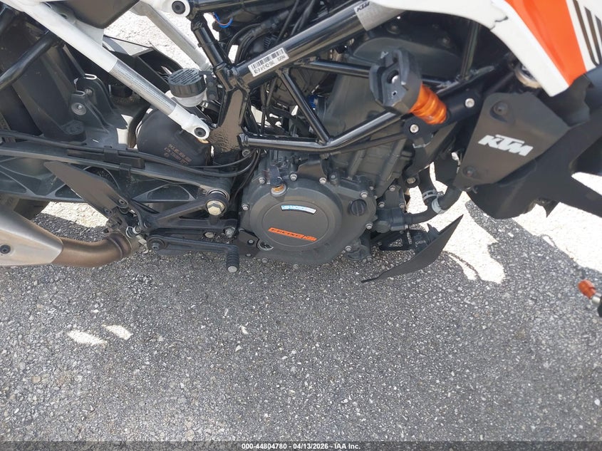 2022 Ktm 390 Duke VIN: MD2JPJ407NC235642 Lot: 44804780