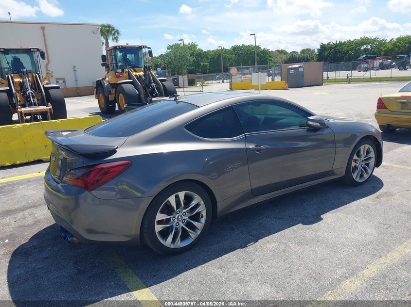 2013 Hyundai Genesis 3.8 Track