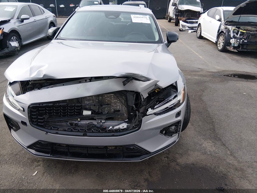 2024 Volvo S60 2.0 B5 Plus Dark Theme silver Lot 111044805979 Vin 7JRL12FL1RG306735