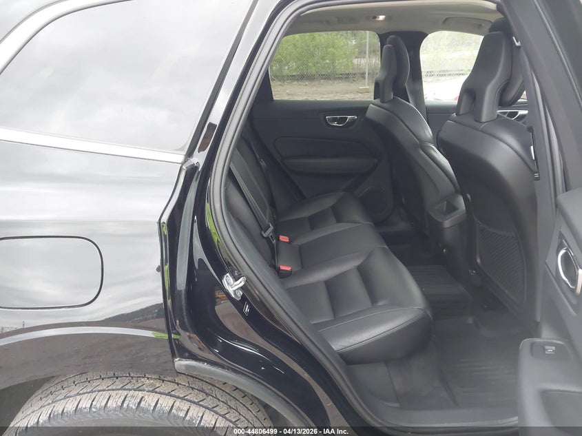 2018 Volvo Xc60 T5 Momentum VIN: LYV102RK9JB116693 Lot: 44806499