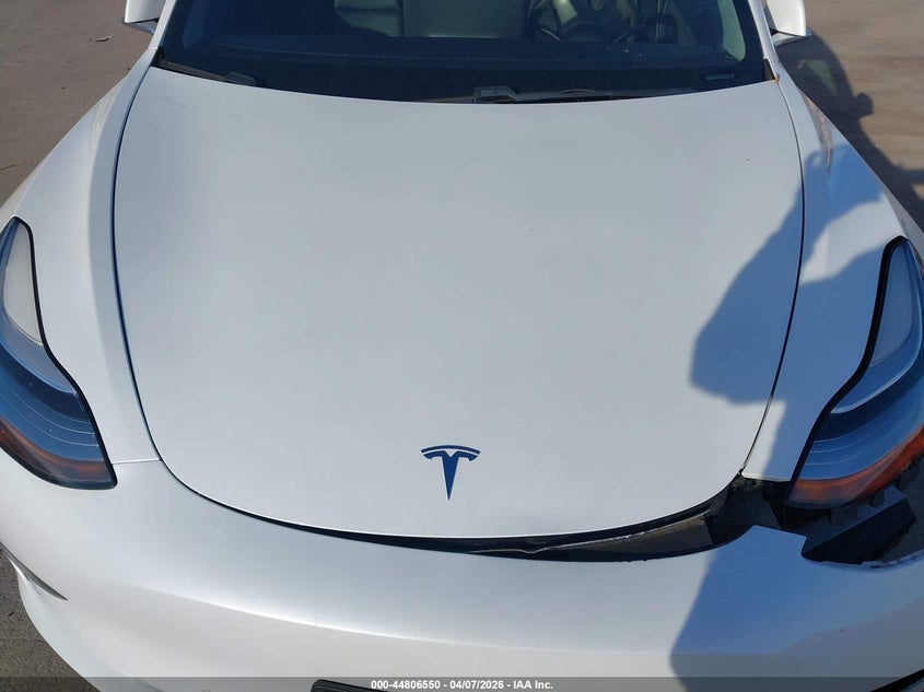 5YJ3E1EB4KF212290 2019 Tesla Model 3 Long Range/Performance white