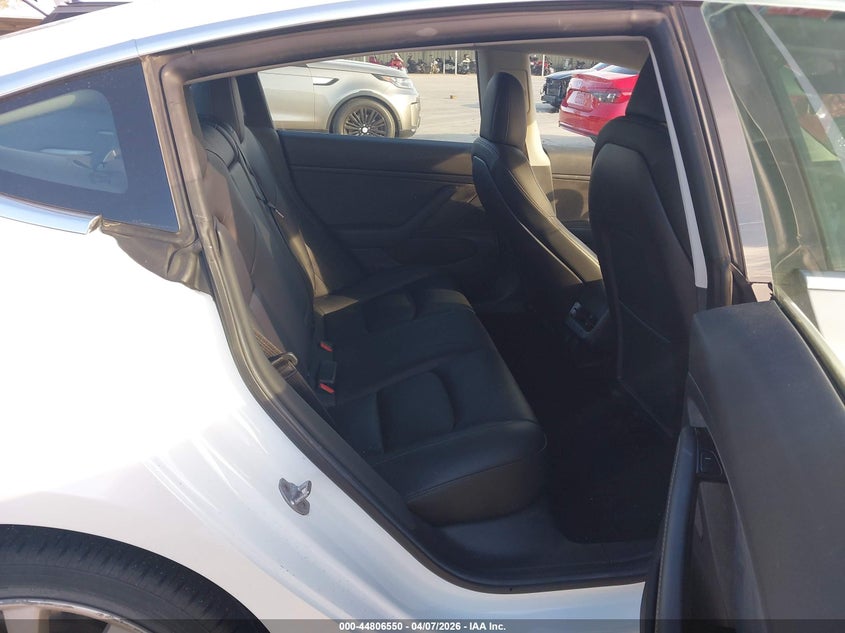 5YJ3E1EB4KF212290 2019 Tesla Model 3 Long Range/Performance white
