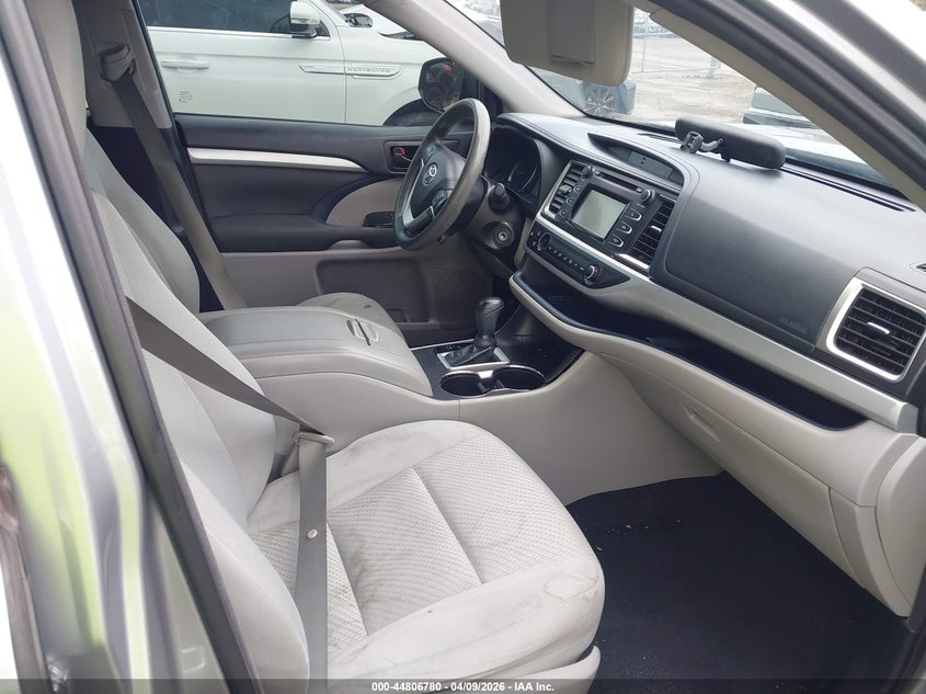 2016 Toyota Highlander Le V6