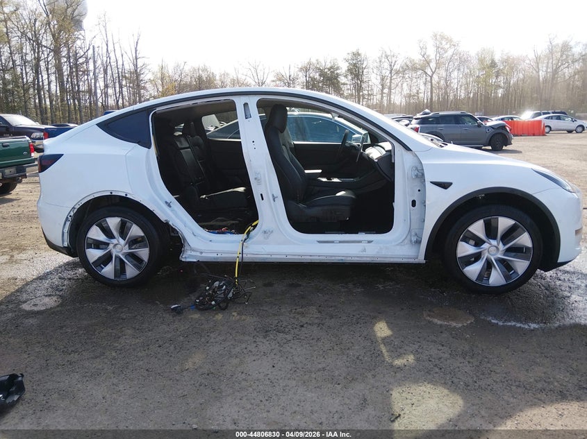 TESLA MODEL Y 2022 VIN 7SAYGAEE5NF508520