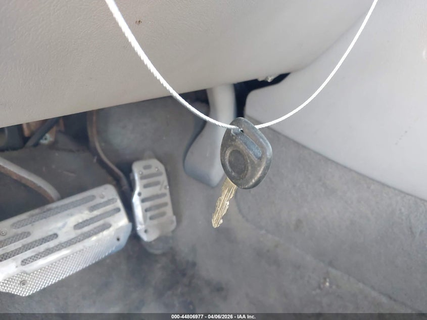 2004 Cadillac Escalade Standard VIN: 1GYEK63N24R302900 Lot: 44806977