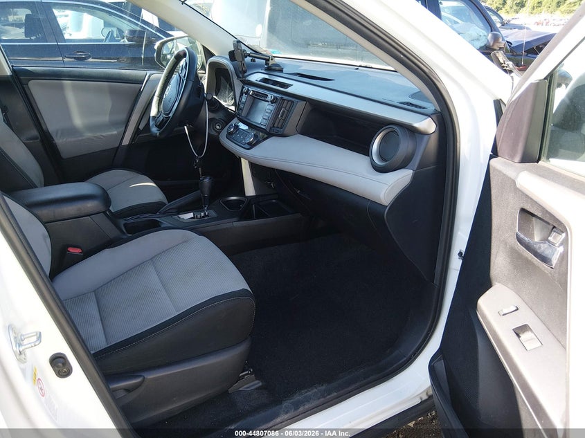 2017 TOYOTA RAV4 auction photo 5
