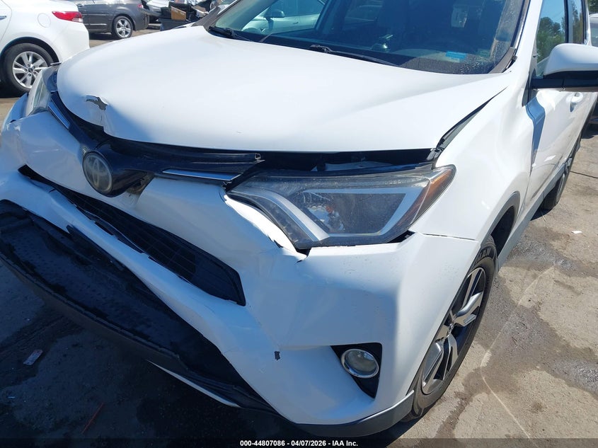 2017 TOYOTA RAV4 auction photo 6