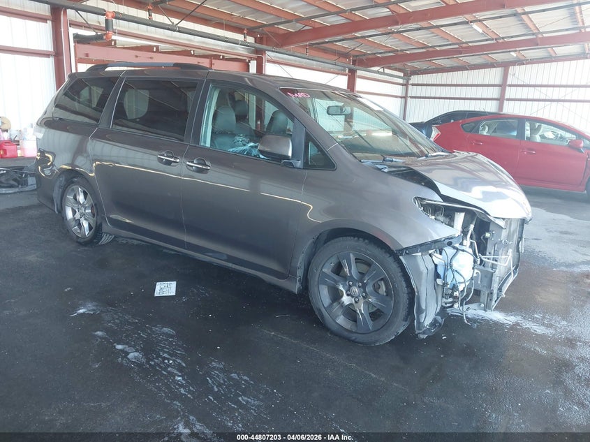 2016 Toyota Sienna Se Premium 8 Passenger