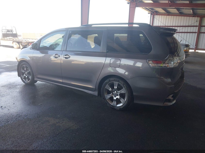 2016 Toyota Sienna Se Premium 8 Passenger