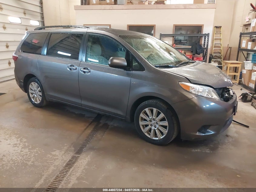 2017 Toyota Sienna Le 7 Passenger